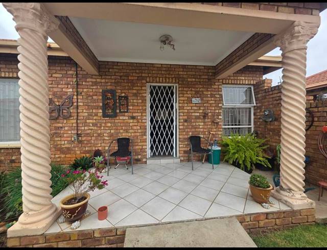 1 BEDROOM TOWNHOUSE FOR SALE IN VAN DYK PARK